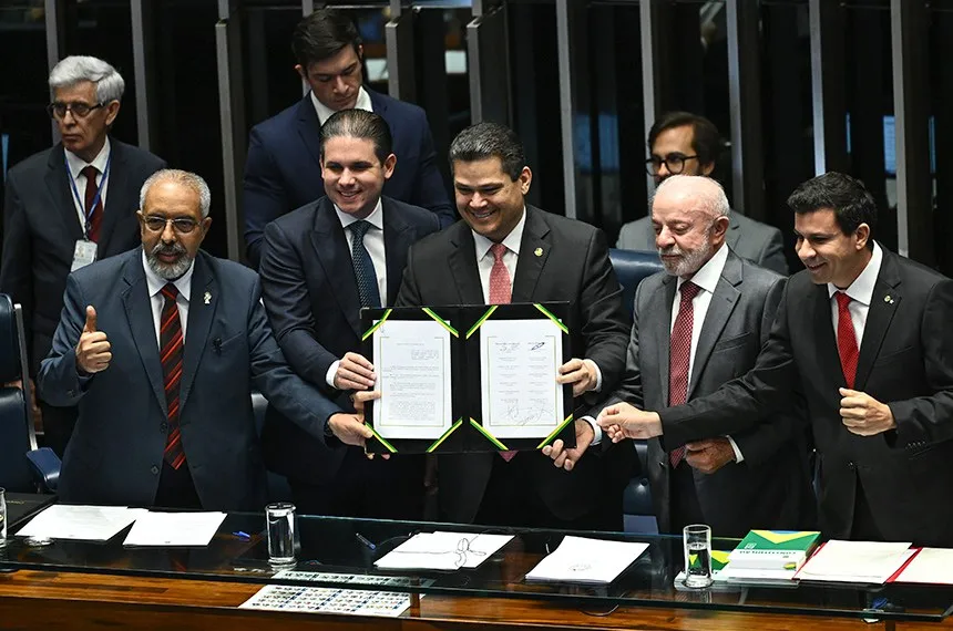 Congresso promulga emenda do fim da 6x1; escala 5x2 começa em 60 dias
